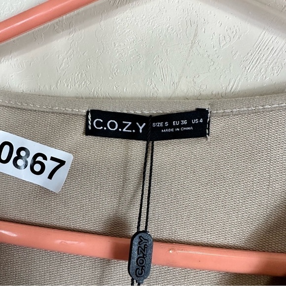 C.o.z.y. Dragon fly. Warrior nwt p2p-19. Length 27 long sleeve. Cream / black. - Picture 5 of 8